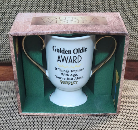MU3094 BOXER GIFTS GOLDEN OLDIE AWARD TROPHY MUG