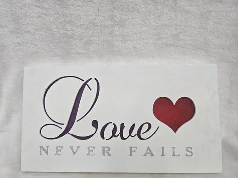 09733 HDC LIGHTED SIGN "LOVE NEVER FAILS" WHITE