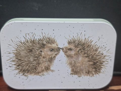 MT006 WRENDALE DESIGNS MINI DESIGNER TIN "HEDGEHOG"