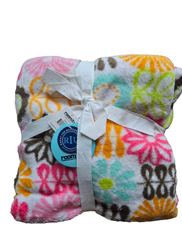 CF6161 ROOMITUP COZY FLEECE BANKET FLORAL WHITE BACKGROUND 50" X 60"