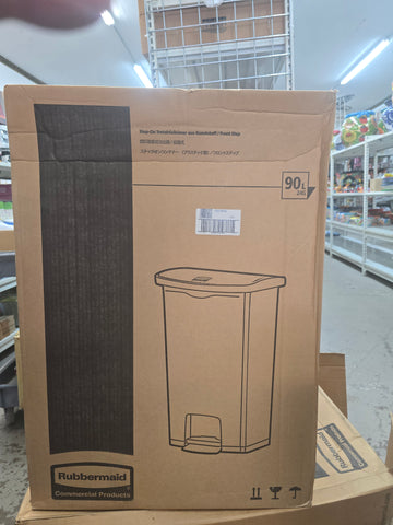 Rubbermaid Slim Jim 24 Gallon Front Step