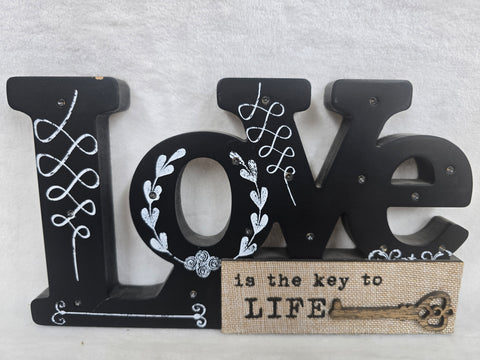 22-0015 HDC LIGHTED SIGN "LOVE IS THE KEY TO LIFE" BLACK