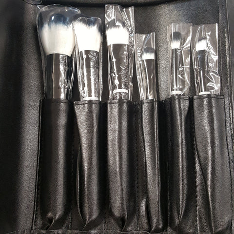 #Beauticontrol-Makeup Brush set of 6 with a Case