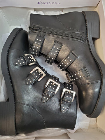 #Steve Madden Girl -Twisted Ankle Boots